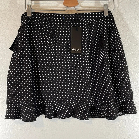 NASTY GAL Polka Dot Mini Ruffle Wrap Skirt Black & White Size 4 NEW - Picture 4 of 8